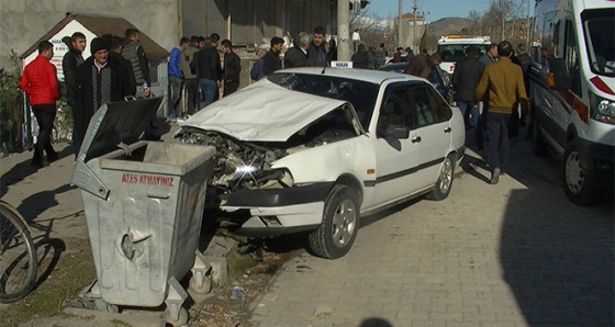 Adıyaman’da iki otomobil çarpıştı: 3 yaralı