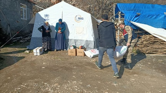 Adıyaman'da karlı dağlar aşılarak Sincikli depremzedelere yardım ulaştırıldı