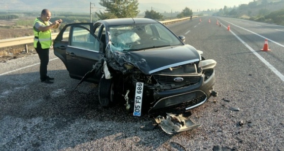 Adıyaman'da otomobil ile kamyonet çarpıştı: 4 yaralı