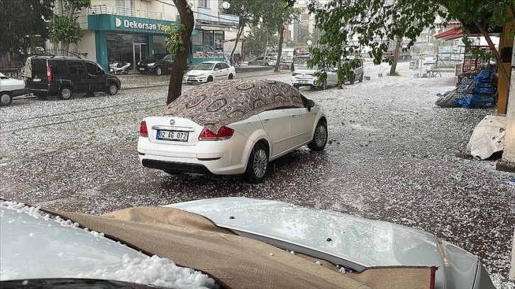 Adıyaman ve Batman'da dolu etkili oldu