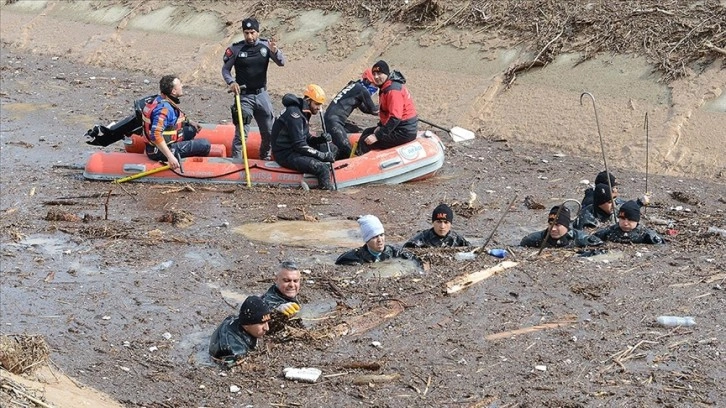 Adıyaman'da selin ardından başlatılan aramada bir çocuğun cansız bedenine ulaşıldı