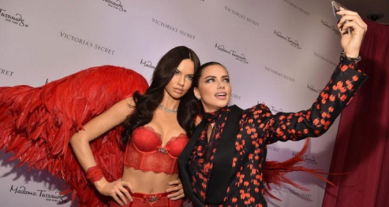 Adriana Lima'nın balmumu heykeli yapıldı