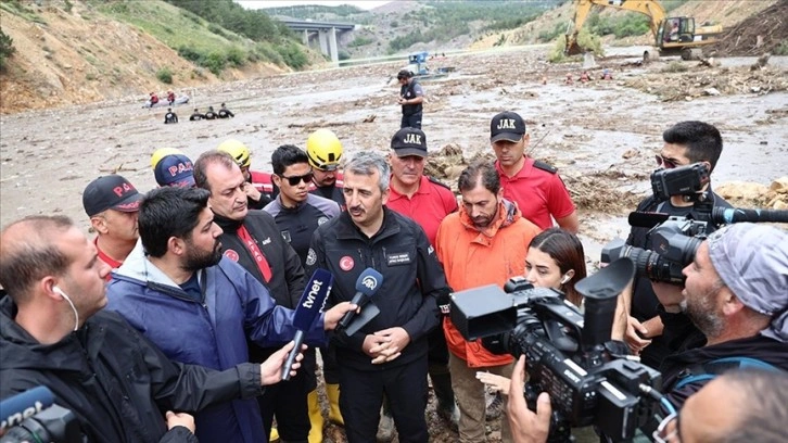 AFAD Başkanı Sezer, Çubuk 1 Barajı'ndaki arama-kurtarma çalışmalarını inceledi