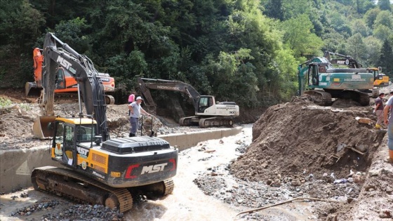 AFAD: Giresun'da kapanan 113 köy yolu ulaşıma açıldı