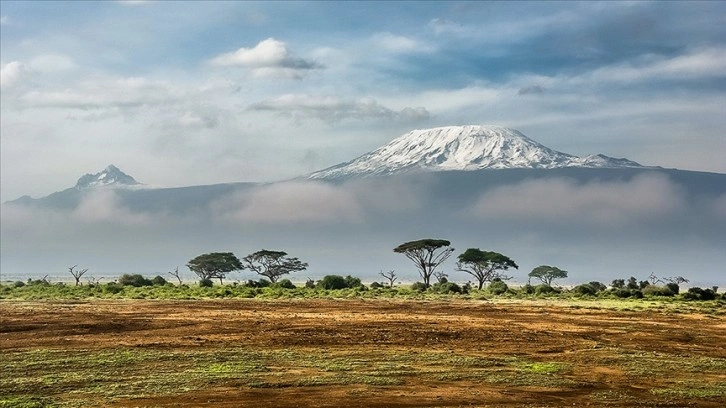 Afrika'nın en yüksek dağı Kilimanjaro'nun zirvesi internet ile dünyaya bağlandı