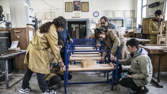 Afrin'in okul sırası Hataylı öğrencilerden