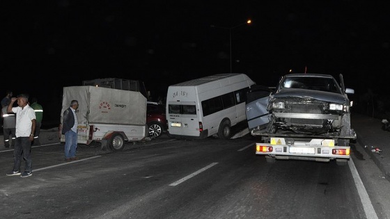 Afyonkarahisar'da trafik kazası: 11 yaralı