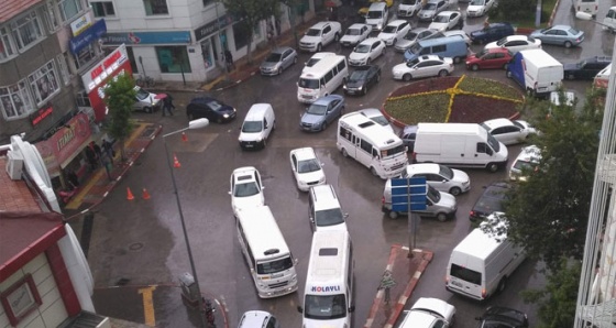 Afyonkarahisar’da yoğun yağmur yağışı hayatı olumsuz etkiledi