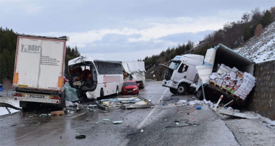 Afyonkarahisar’da zincirleme kaza: 18 yaralı