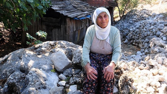 'Ağaçları kurumasın' diye evinden ayrılmıyor