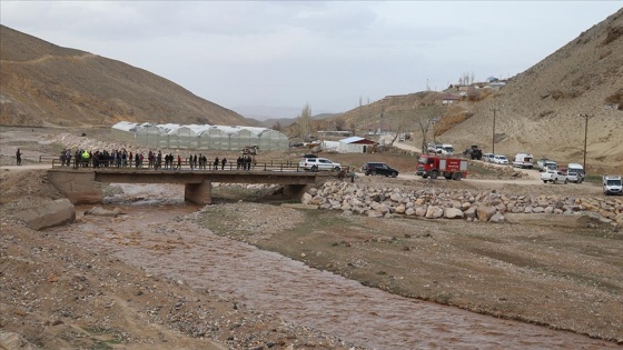 Ağrı'da arkadaşlarıyla oyun oynarken Murat Nehri'ne düşen 5 yaşındaki çocuk kayboldu