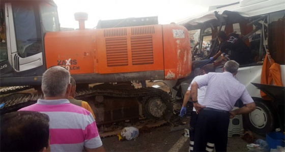 Ağrı'da vinç, midibüsün üzerine düştü: 7 ölü, 11 yaralı