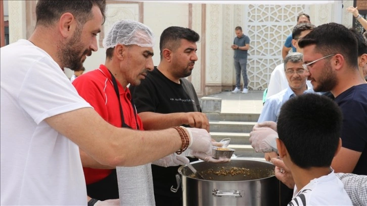 Ağrı'da 3 bin 500 kişiye aşure ikram edildi