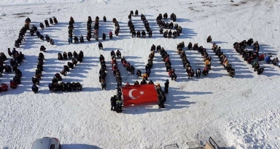 Ağrılı öğrencilerden ABD’ye koreografili tepki