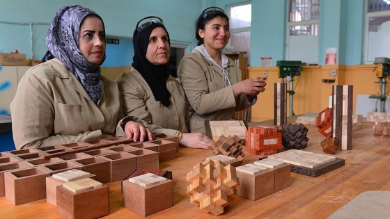 Ahşap 'yapboz'lar kadınların kazanç kapısı oldu