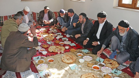 Aileler arasındaki husumet barış yemeğiyle son buldu