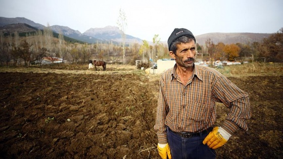 Ailesinin ekmeğini 'kara saban' ile çıkarıyor