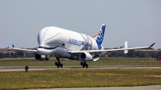 Airbus'ın 'balina görünümlü' kargo uçağı gökyüzü ile buluştu