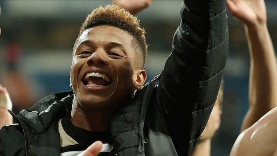 Ajax'tan Neres'e yeni sözleşme