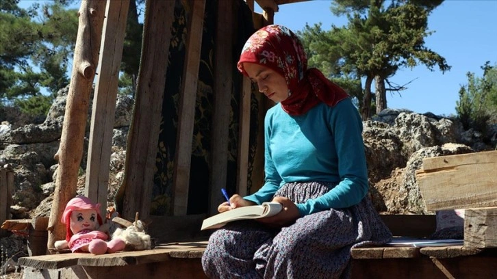 Akademisyen adayı Yörük kızı Elif, kültürünü tanıtmak istiyor