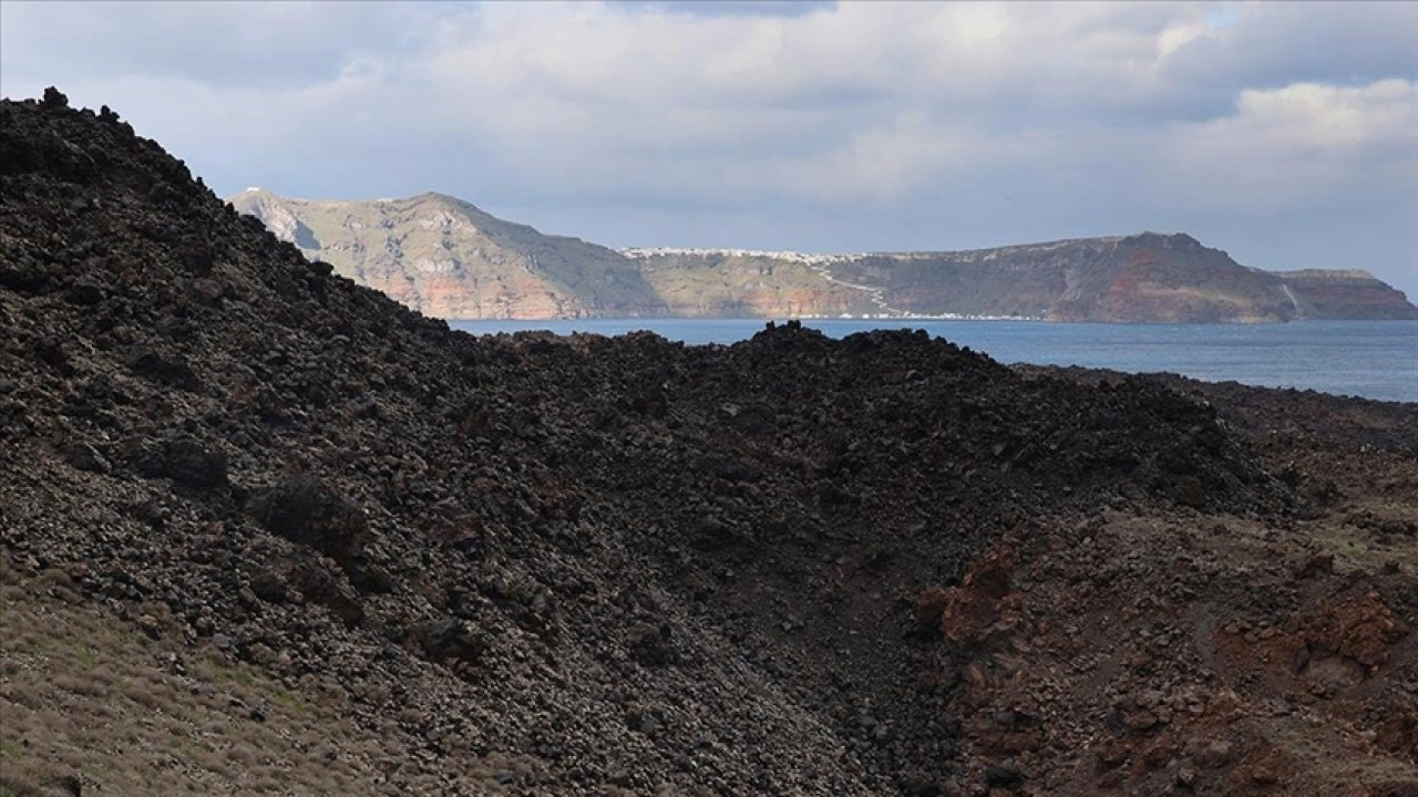 Akademisyenler Santorini Yanardağı'nda olası patlamayı değerlendirdi