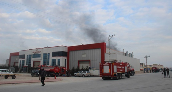 Akaryakıt tankı fabrikasında korkutan yangın