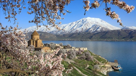 Akdamar Adası eşsiz güzelliğiyle ziyaretçilerini bekliyor