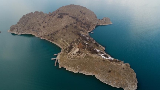 Akdamar Adası'na gölün altından 'tatlı su' taşınacak