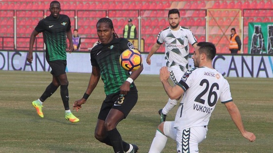 Akhisar Belediyespor evinde galip