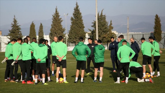 Akhisarspor avantaj peşinde