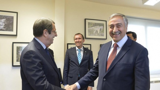 Akıncı ve Anastasiadis ara bölgede buluştu