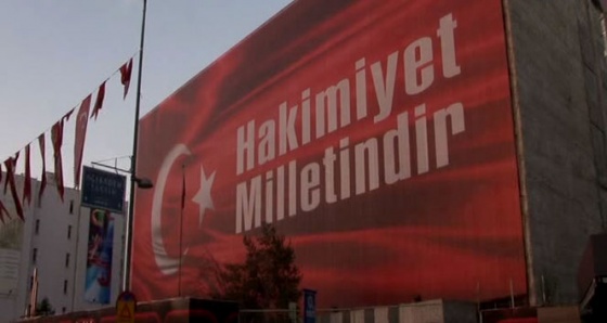 AKM’ye dev 'Hakimiyet Milletindir' pankartı