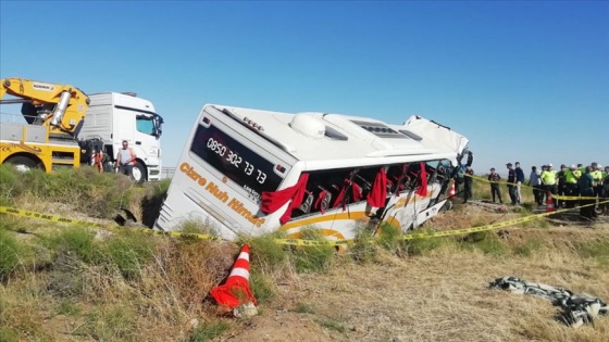 Aksaray'da yolcu otobüsü şarampole devrildi: 41 yaralı