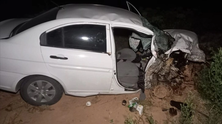 Aksaray'da hafif ticari araç ile otomobilin çarpışması sonucu 1 kişi öldü, 3 kişi yaralandı