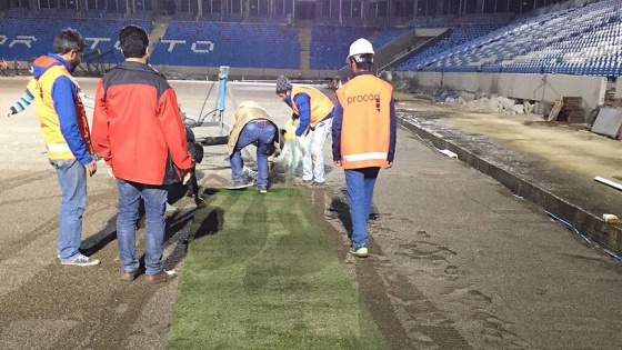 Akyazı Stadı'nda çim serme çalışması başladı