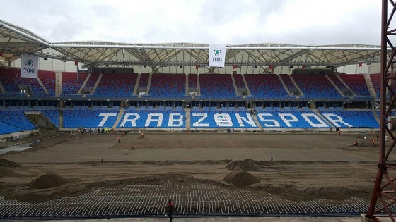 Akyazı Stadı'nda çimlendirme çalışmaları devam ediyor