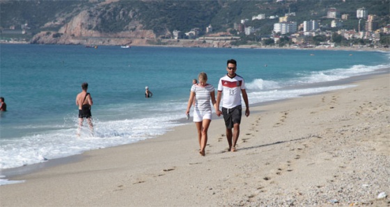 Alanya'da deniz keyfi devam ediyor