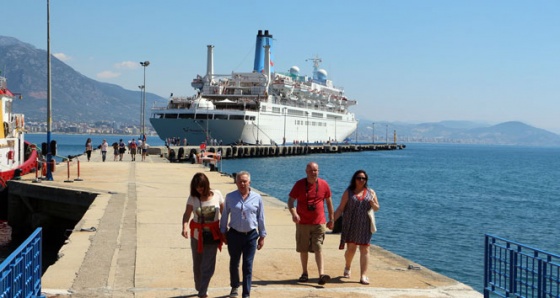 Alanya'ya kruvaziyer ile bin 287 turist geldi