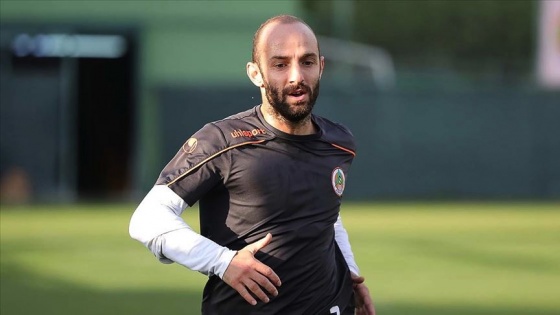 Alanyasporlu futbolcu Efecan Karaca: Ziraat Türkiye Kupası'nı kazanmak istiyoruz