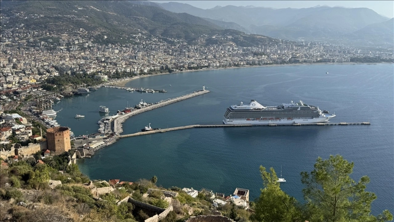 Alanya'ya kruvaziyerle 1209 turist geldi