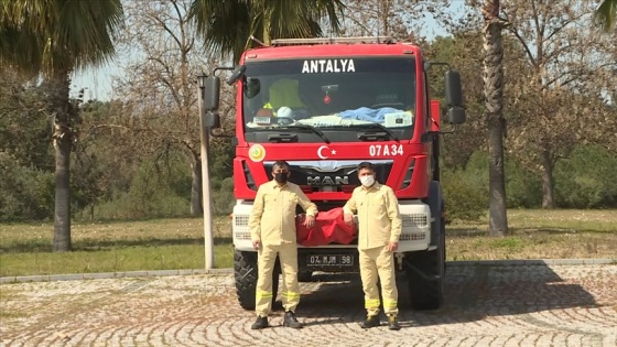 'Alev savaşçıları' şehit babalarından aldıkları bayrağı gururla taşıyor