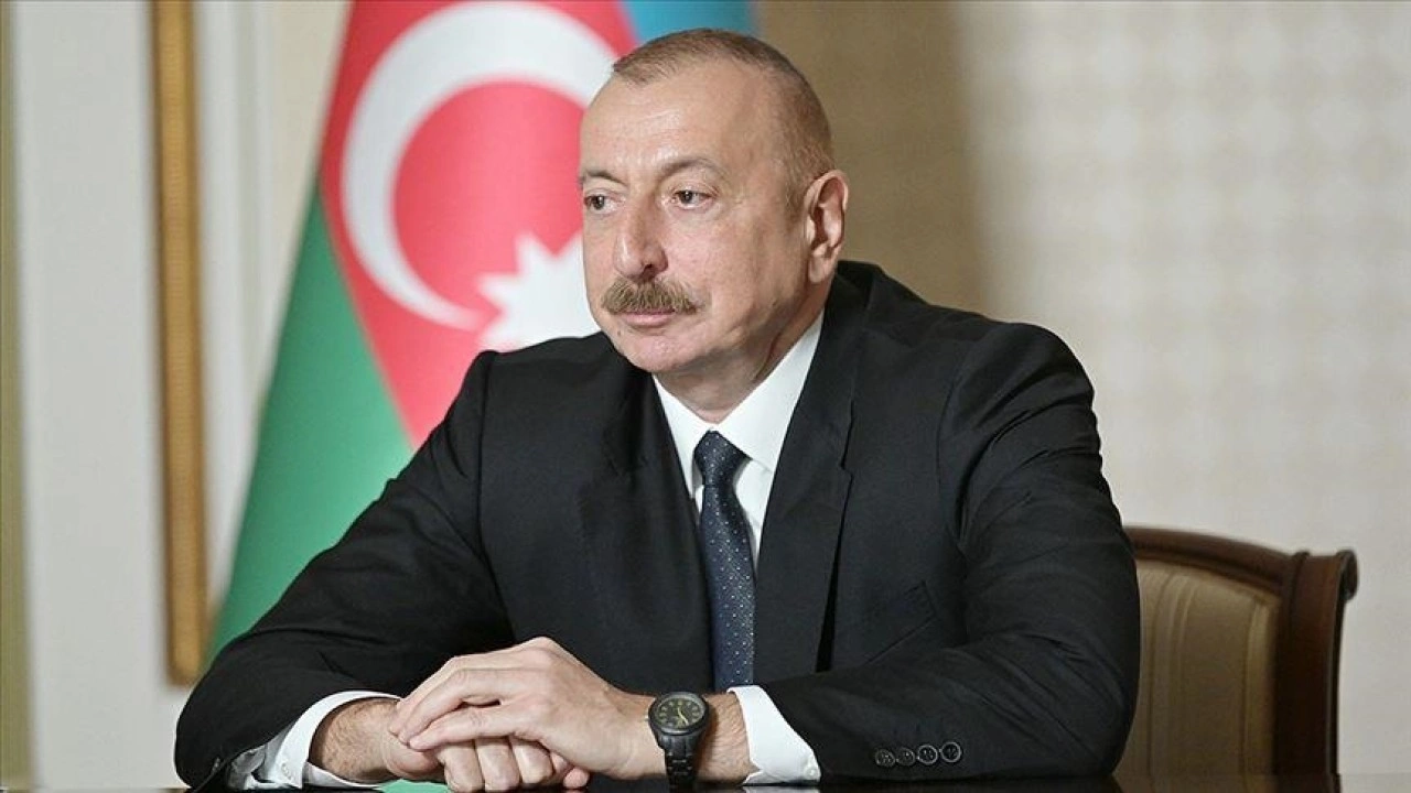 Aliyev, Azerbaycan'ın D-8'e üyeliğini onayladı