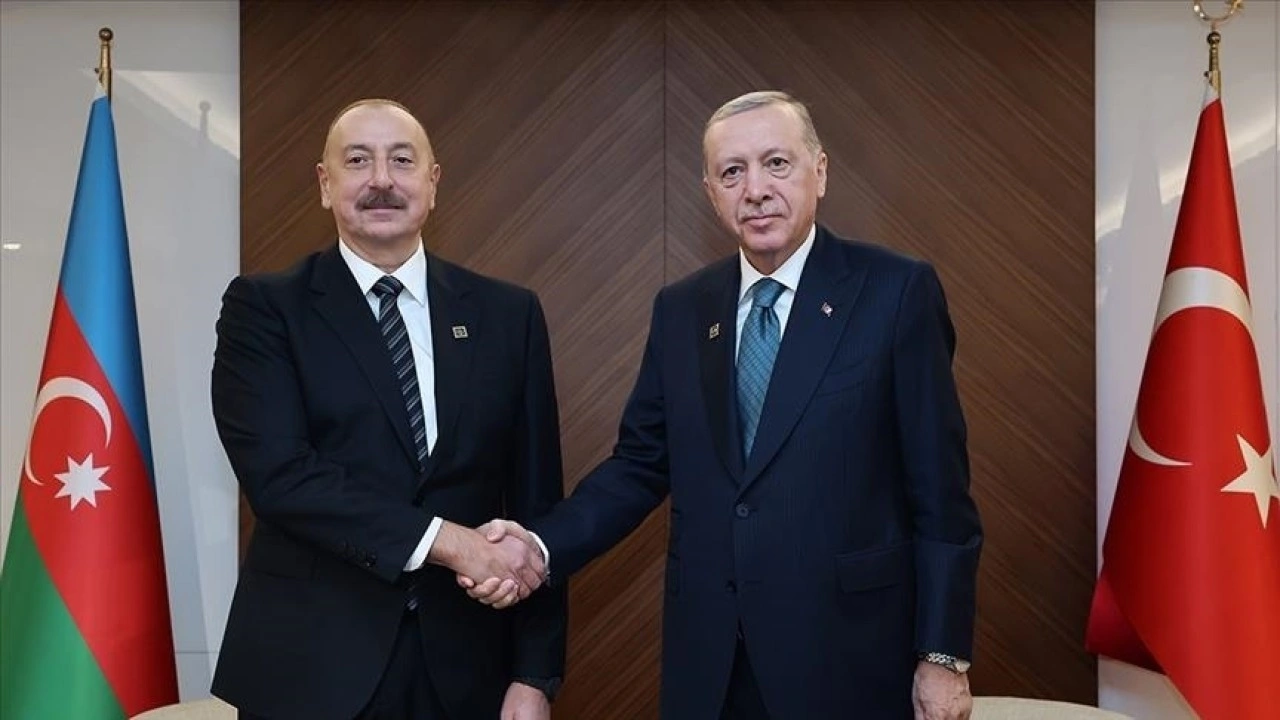 Aliyev, yeniden AK Parti Genel Başkanı seçilen Cumhurbaşkanı Erdoğan'ı kutladı