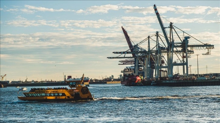 Alman koalisyon hükümeti Hamburg Limanı hissesinin Çinli Cosco'ya satışında bölündü