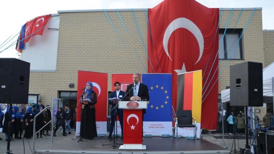 Almanya'da dualarla cami açıldı