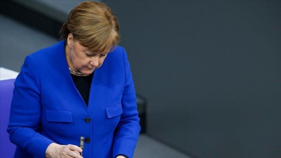 Almanya'da Merkel hükümeti zor durumda