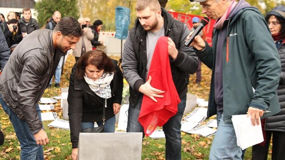 Almanya’da öldürülen Türk genci için anıt dikildi