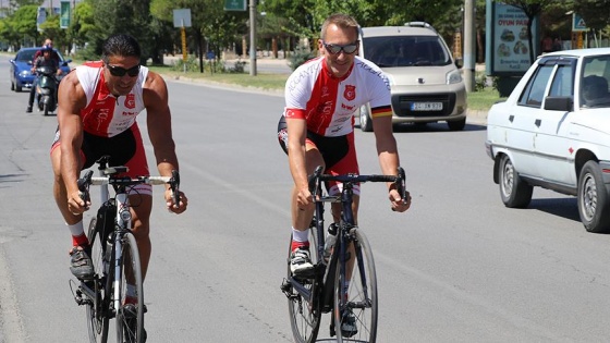 Almanya'dan Erzincan'a dostluk için pedal çevirdiler