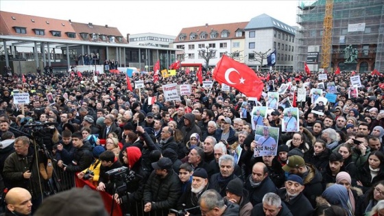 Almanya'nın Hanau kentinde ırkçılık ve teröre karşı yürüyüş düzenlendi