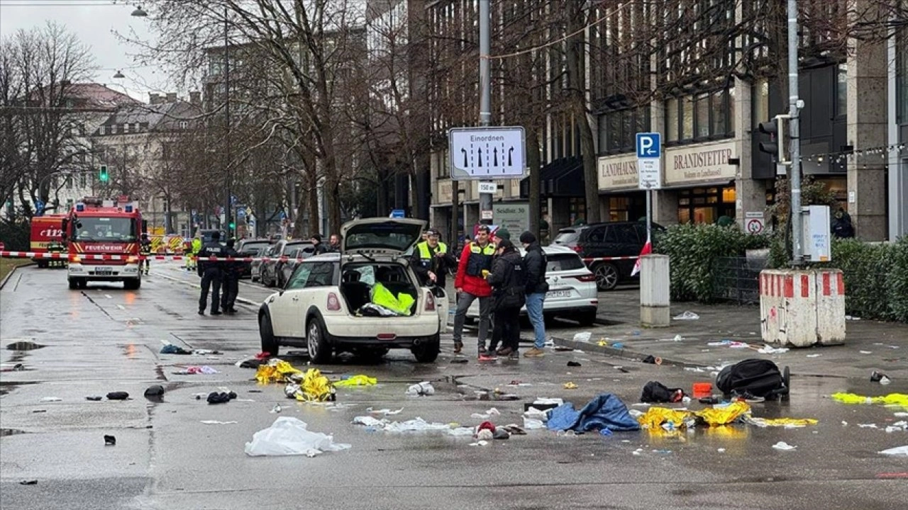 Almanya'nın Münih kentinde bir aracın kalabalığın arasına dalması sonucu 28 kişi yaralandı